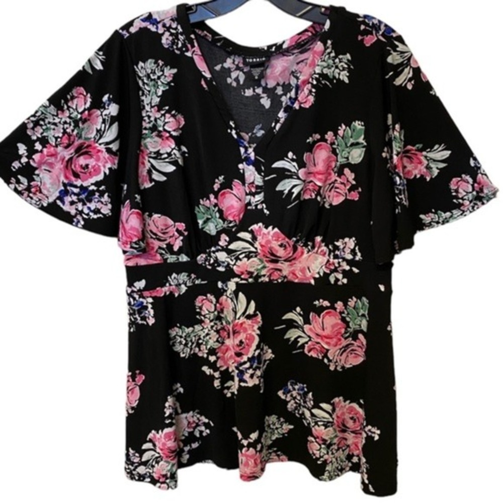 Torrid Womens Black Floral Flutter Sleeve V‎ Neck Peplum Top Size 0 (XL)